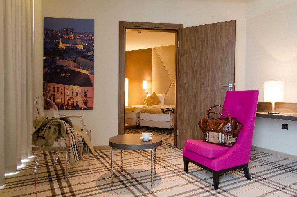 Hotel ジェシュフ エクステリア 写真